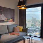 Urban Global Skyline - 25th Floor No 19 - Free Garage Apartment *