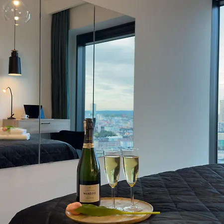 Urban Global Skyline - 25th Floor No 19 - Air Condition - Free Garage Apartment