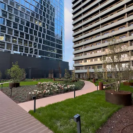 아파트 Urban Global Skyline, 25th Floor No 19, Free Garage, Self Check-in, No Deposit