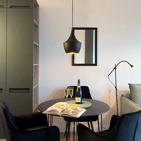 Apartment Urban Global Skyline - 25th Floor No 19 - Air Condition - Free Garage Katowice