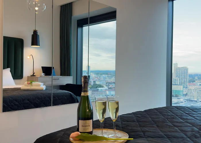 Urban Global Skyline, 25th Floor No 19, Free Garage, Self Check-in, No Deposit Appartement