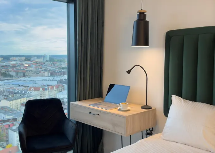 Urban Global Skyline, 25th Floor No 19, Free Garage, Self Check-in, No Deposit *